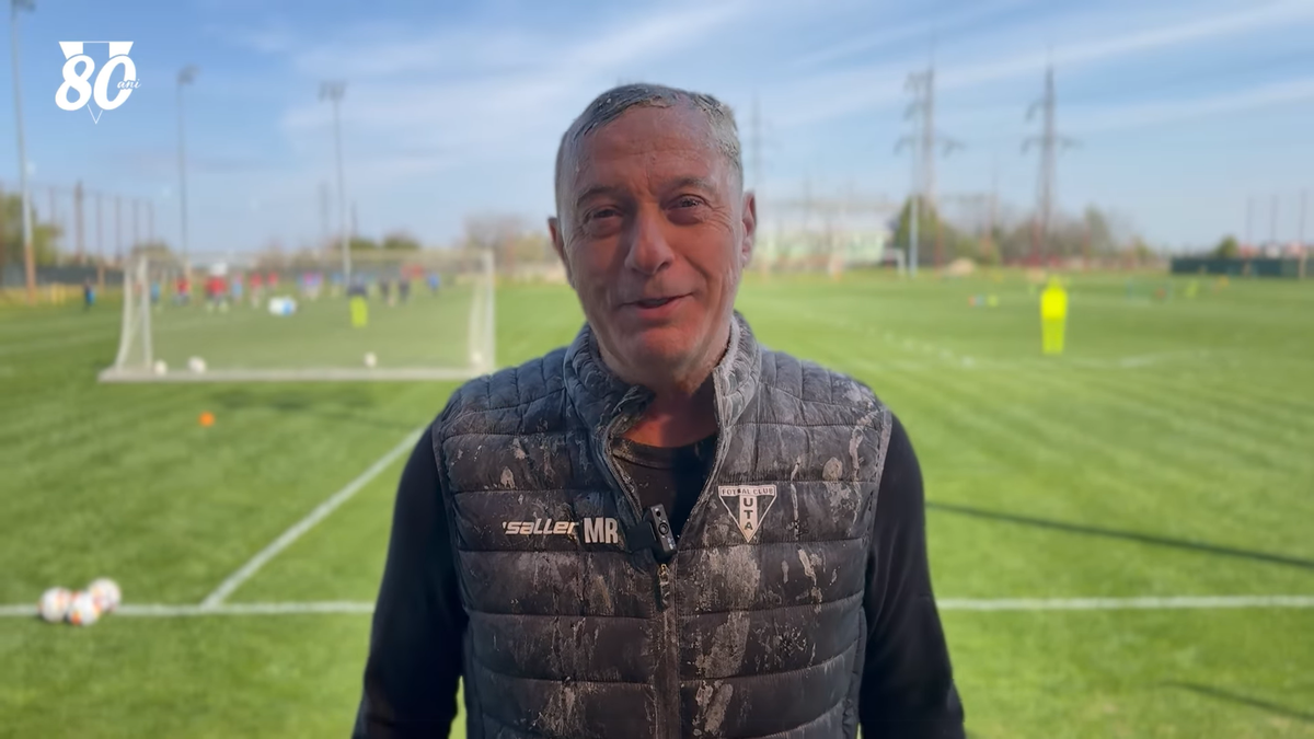 Mircea Rednic, sărbătorit cu făină și ouă crude de jucătorii lui UTA