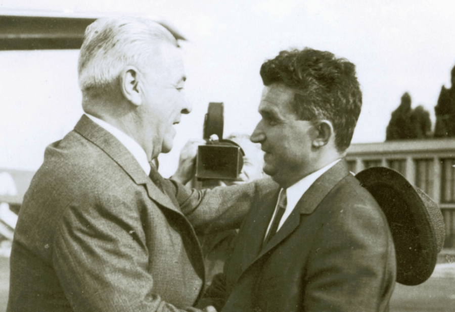 Ion Gheorghe Maurer și Nicolae Ceaușescu Ion Țiriac are un model politic controversat: „Printre cei mai mari oameni din istoria României, îmi spunea «fiule»” » Au pariat pe un urs împușcat și și-a ras mustața