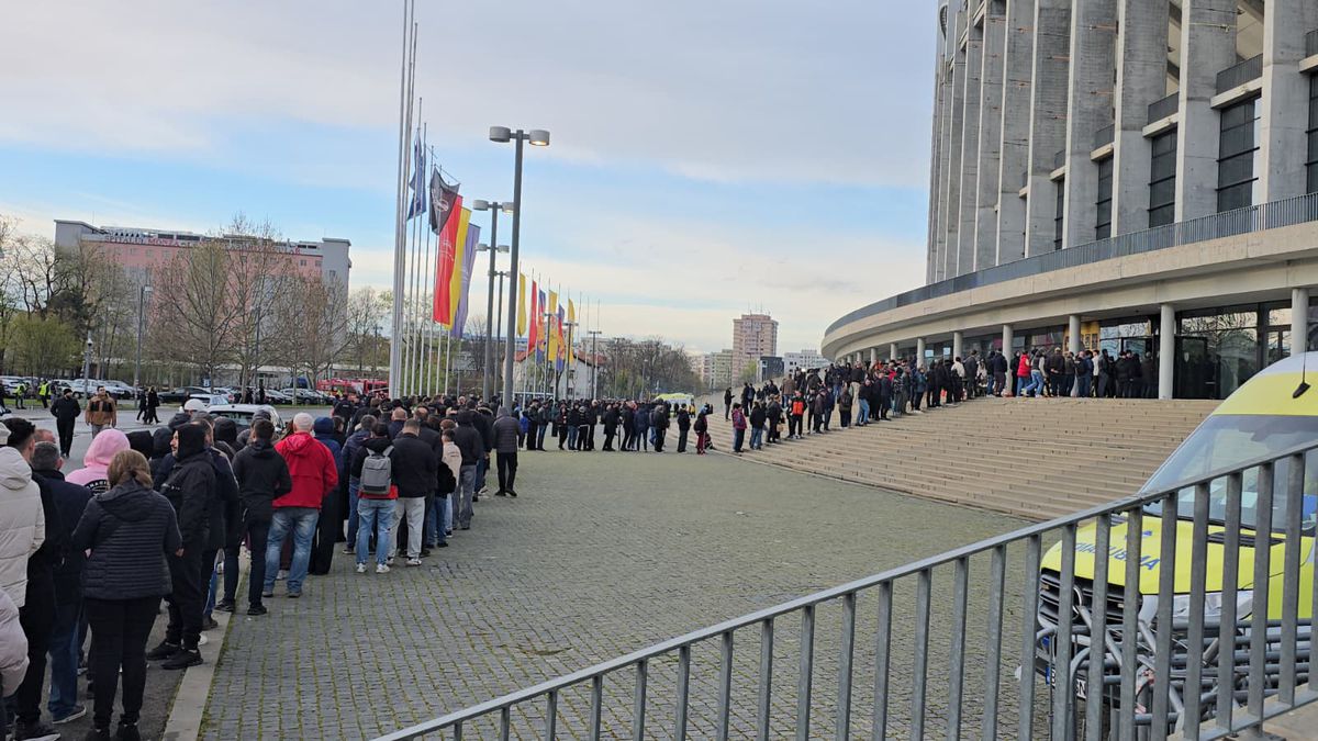 Gest de suflet în Parlamentul Moldovei pentru Mircea Lucescu