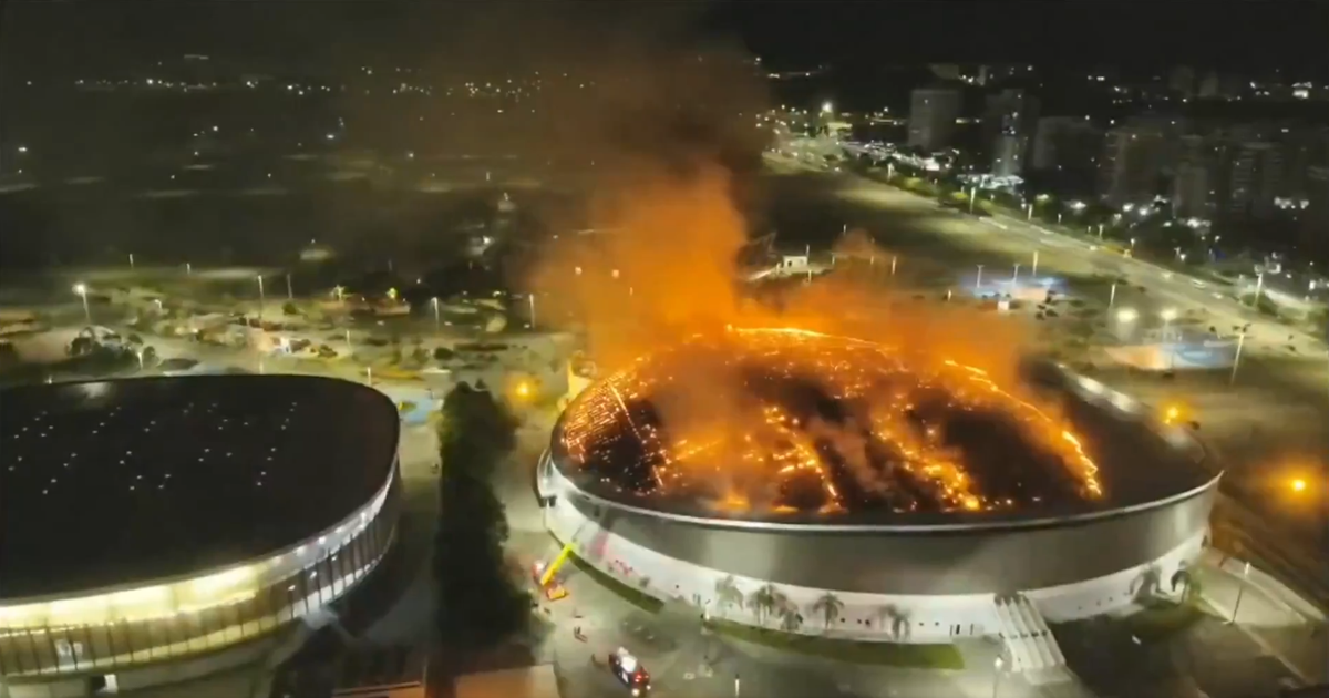 Incendiu la arena olimpică » 80 de pompieri au intervenit de urgență!