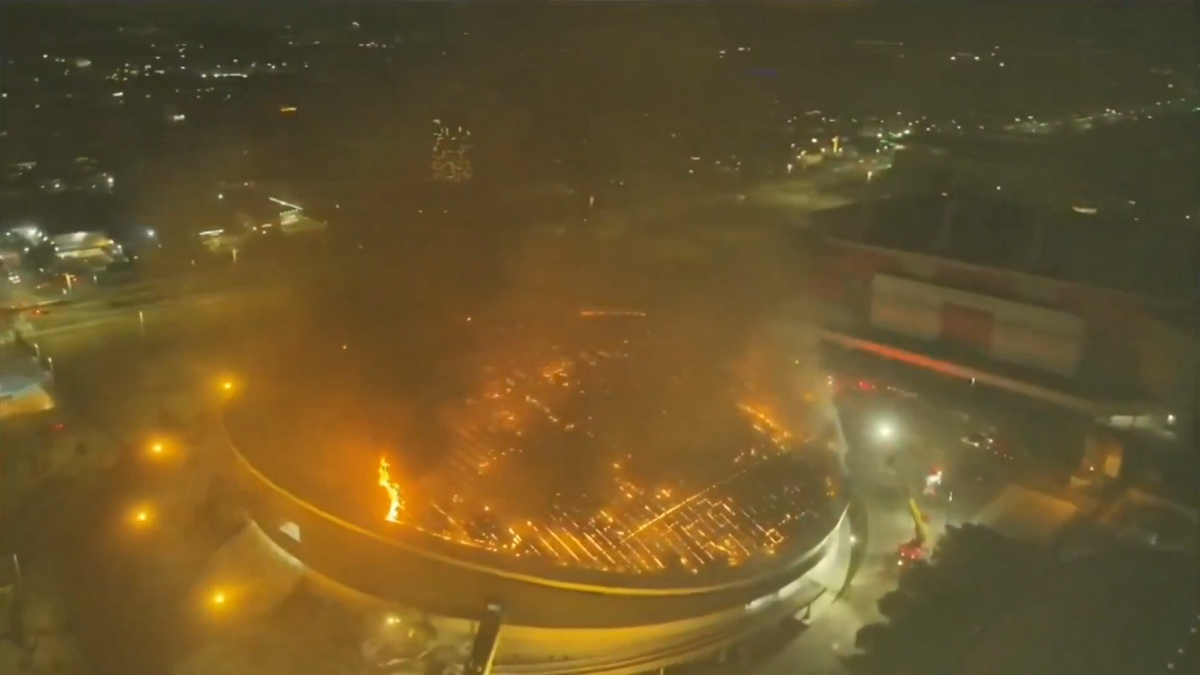 Incendiu la arena olimpică » 80 de pompieri au intervenit de urgență!