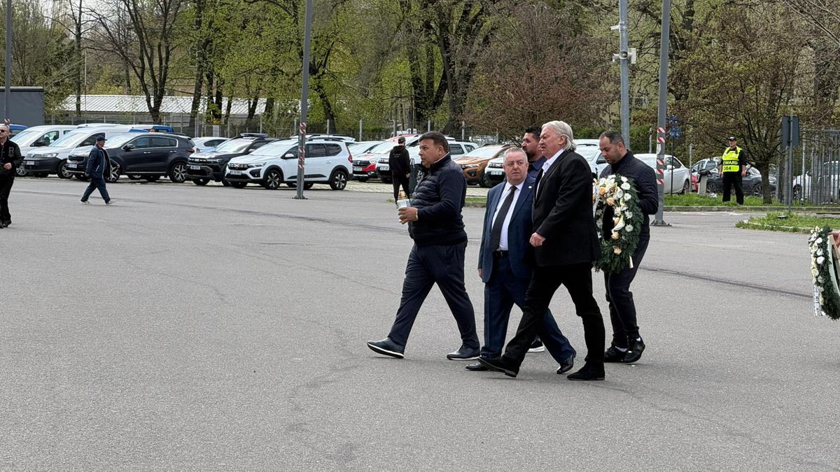 A doua zi de priveghi în memoria lui Mircea Lucescu