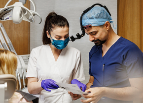 Impactul sistemic al dinților lipsă și tehnologia care permite reconstrucția danturii într-o zi