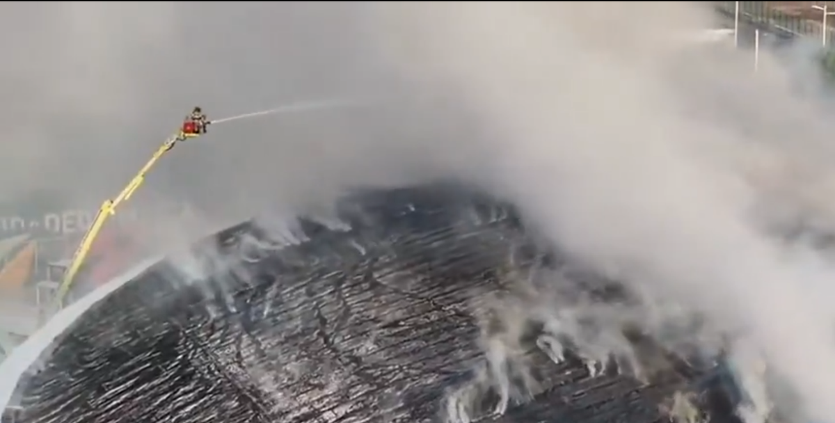 Incendiu la arena olimpică » 80 de pompieri au intervenit de urgență!