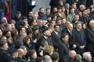 Sicriul lui Mircea Lucescu, ultima zi la Arena Națională » A început slujba