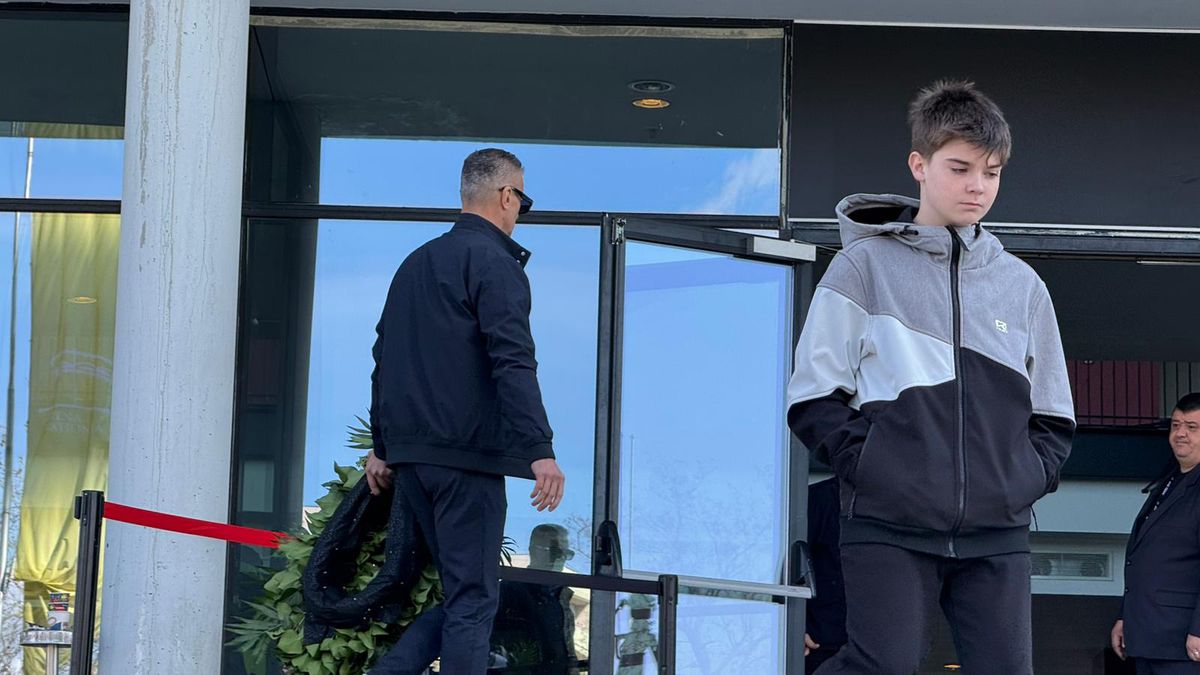 A doua zi de priveghi în memoria lui Mircea Lucescu