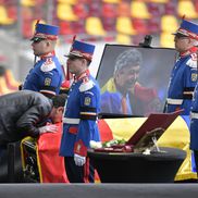 Gică Popescu a sărutat sicriul lui Mircea Lucescu/ foto Cristi Preda (GSP)