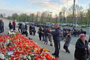 Sicriul lui Mircea Lucescu, ultima zi la Arena Națională » Mii de oameni au venit să-și ia rămas bun de la „Il Luce”