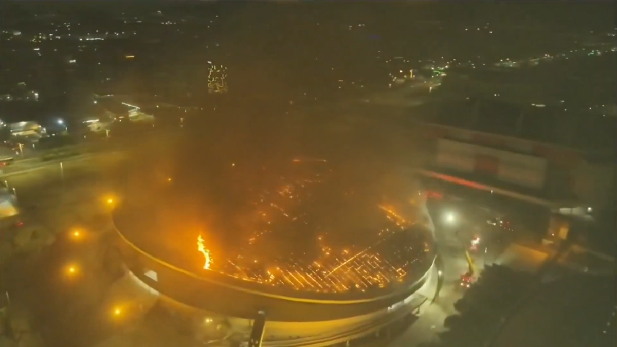 Incendiu la arena olimpică » 80 de pompieri au intervenit de urgență!