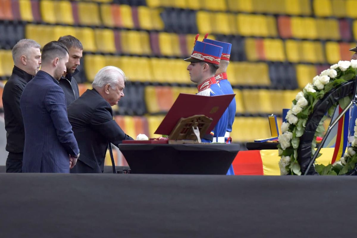 Anghel Iordănescu, devastat la sicriul lui Mircea Lucescu: „Nu o să-l uităm niciodată”