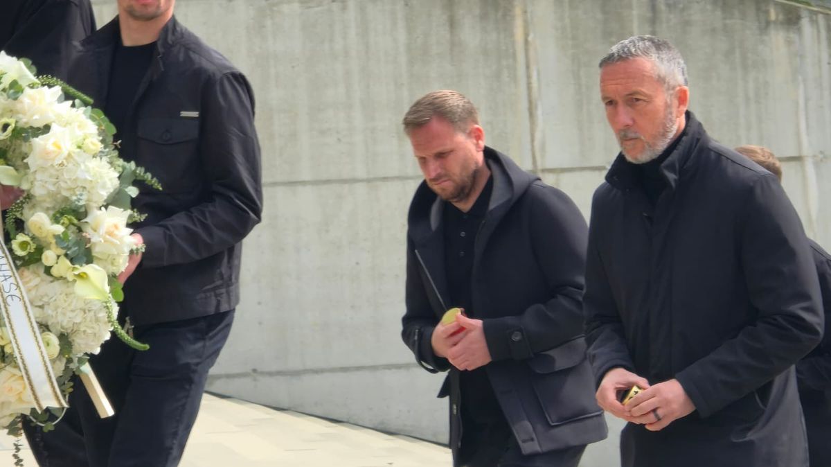 FCSB, la catafalcul lui Mircea Lucescu