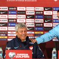 Arda Turan, într-un moment simpatic cu Mircea Lucescu, în 2017 // foto: Imago Images