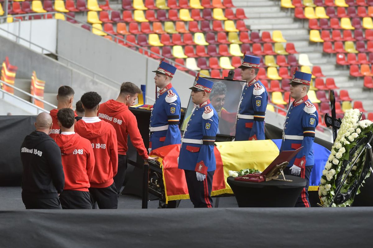 Delegația lui Dinamo, la sicriul lui Mircea Lucescu