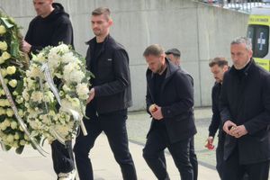 Sicriul lui Mircea Lucescu, depus și azi la Arena Națională » Toate informațiile de la stadion