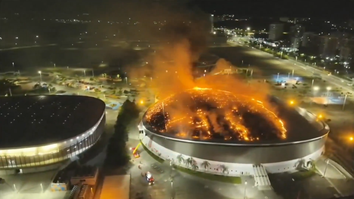 Incendiu la arena olimpică » 80 de pompieri au intervenit de urgență!