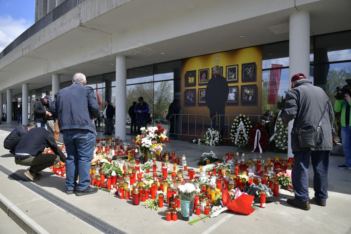 A doua zi de priveghi în memoria lui Mircea Lucescu