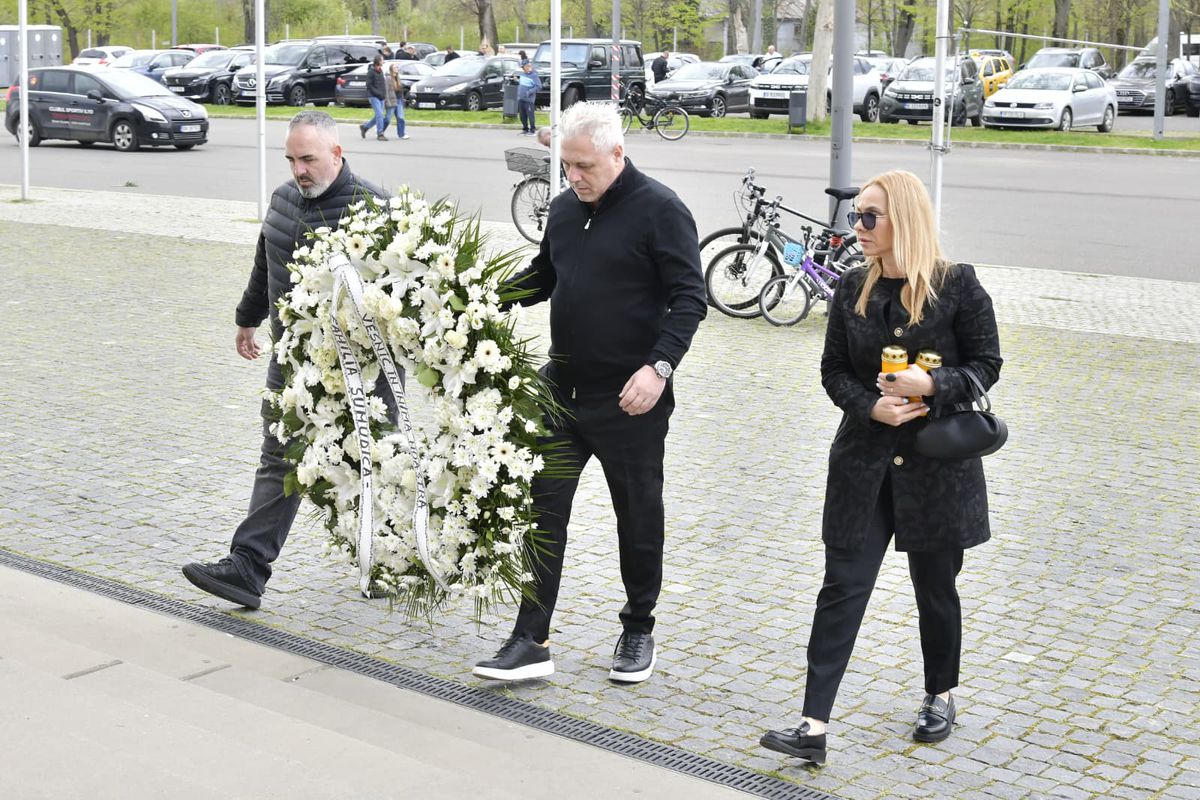 Marius Șumudică nu și-a putut stăpâni lacrimile la căpătâiul lui Mircea Lucescu: „M-ai făcut antrenor, m-ai făcut om și nu voi uita niciodată lucrurile astea”