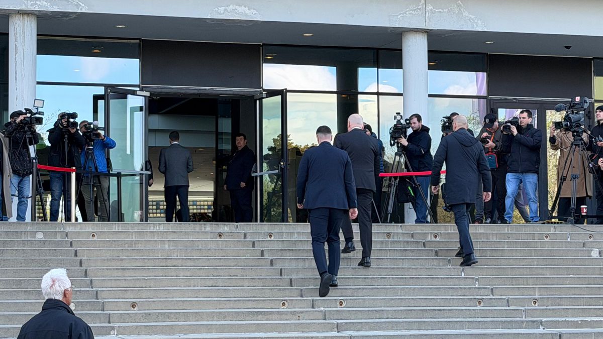 A doua zi de priveghi în memoria lui Mircea Lucescu