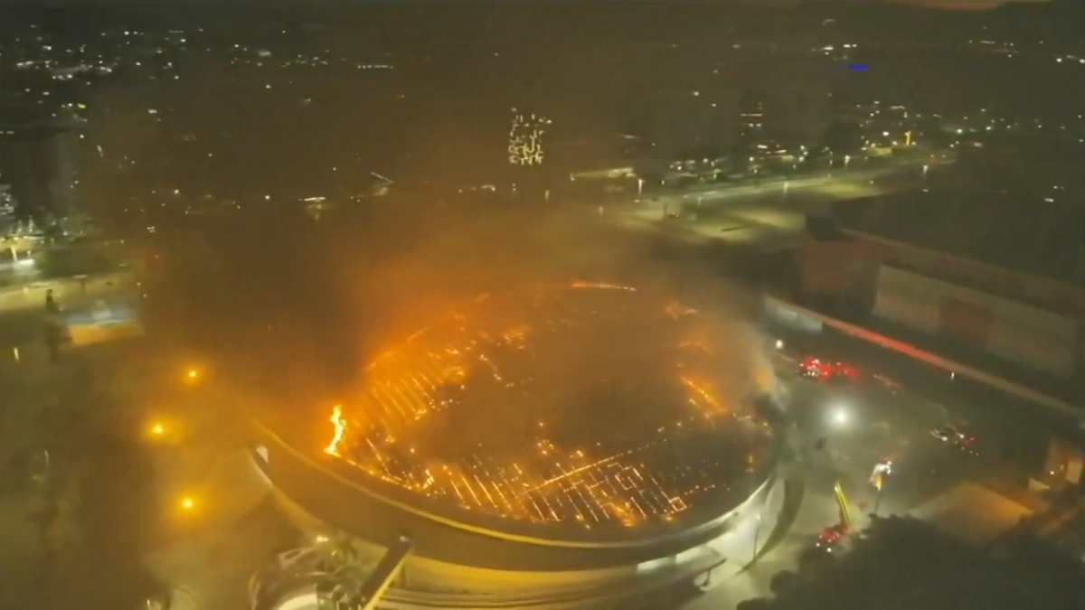 Incendiu la arena olimpică » 80 de pompieri au intervenit de urgență!