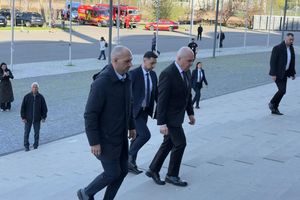 Sicriul lui Mircea Lucescu, depus și azi la Arena Națională