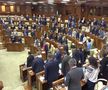 Moment de reculegere în Parlamentul Republicii Moldova în memoria lui Mircea Lucescu // FOTO: Unimedia VIDEO