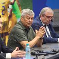 Mircea Lucescu, încadrat de Răzvan Burleanu și Mihai Stoichiță, foto: Imago