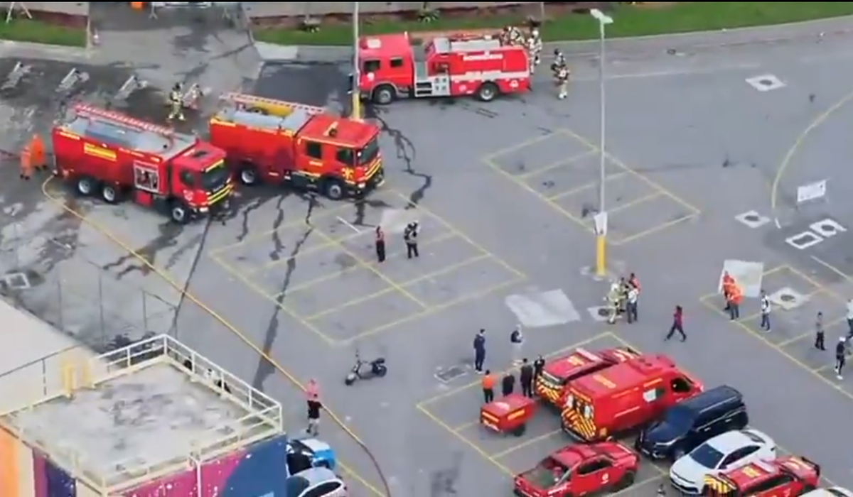 Incendiu la arena olimpică » 80 de pompieri au intervenit de urgență!