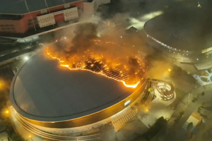 Incendiu la arena olimpică » 80 de pompieri au intervenit de urgență!