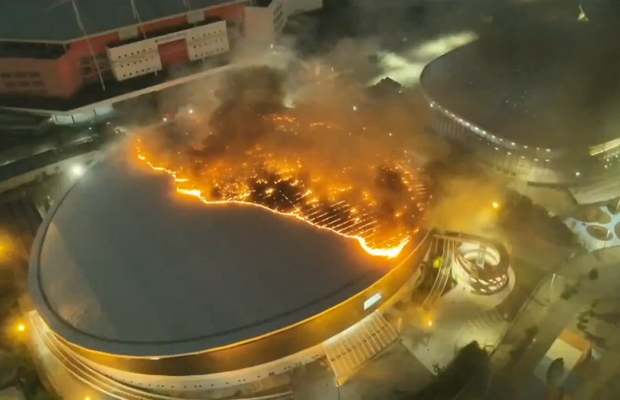 Incendiu la arena olimpică » 80 de pompieri au intervenit de urgență!