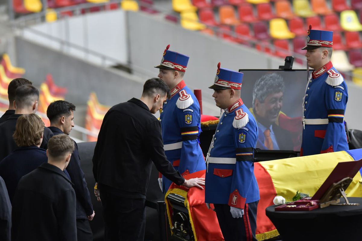 Anghel Iordănescu, devastat la sicriul lui Mircea Lucescu: „Nu o să-l uităm niciodată”