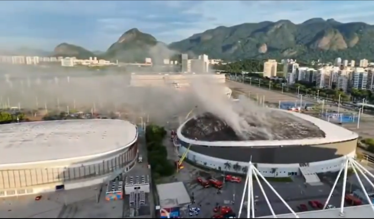 Incendiu la arena olimpică » 80 de pompieri au intervenit de urgență!