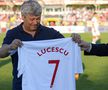 Mircea Lucescu în 2013, primind pe stadionul Dinamo un tricou cu numele său / FOTO: Arhivă Gazeta Sporturilor