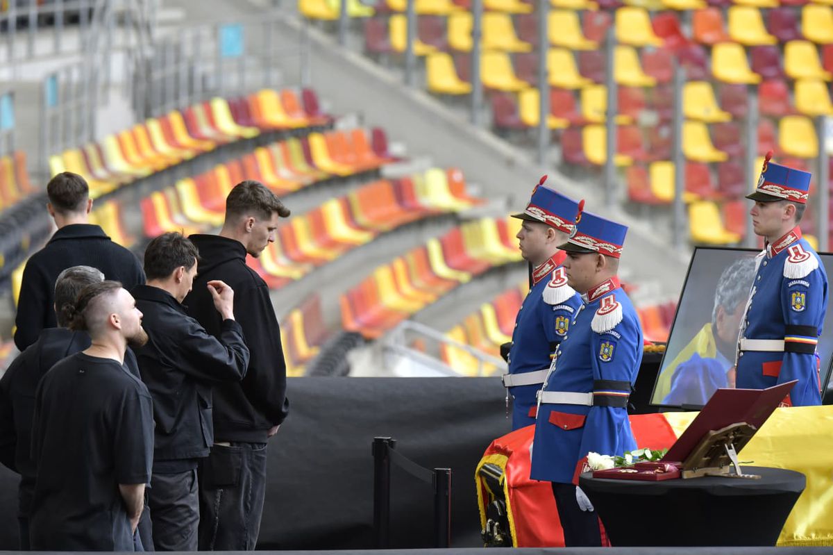 FCSB, la catafalcul lui Mircea Lucescu