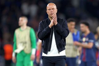 Arne Slot, după lecția pe care i-a predat-o PSG: „Norocoși că a fost doar 2-0. Am fost în «survival mode»”