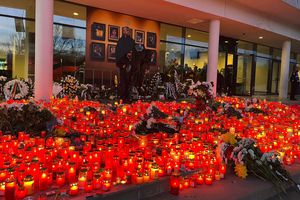 Sicriul lui Mircea Lucescu, ultima zi la Arena Națională » 15.000 de oameni au venit să-și ia rămas bun de la „Il Luce”