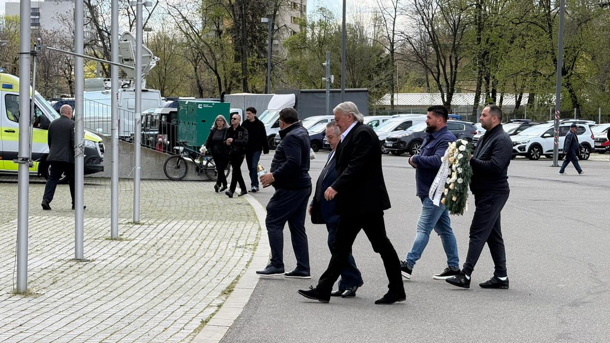 A doua zi de priveghi în memoria lui Mircea Lucescu