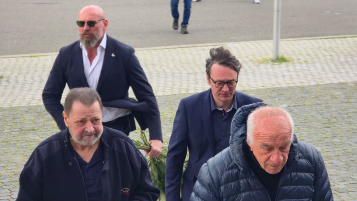 Sicriul lui Mircea Lucescu, depus și azi la Arena Națională » Toate informațiile de la stadion