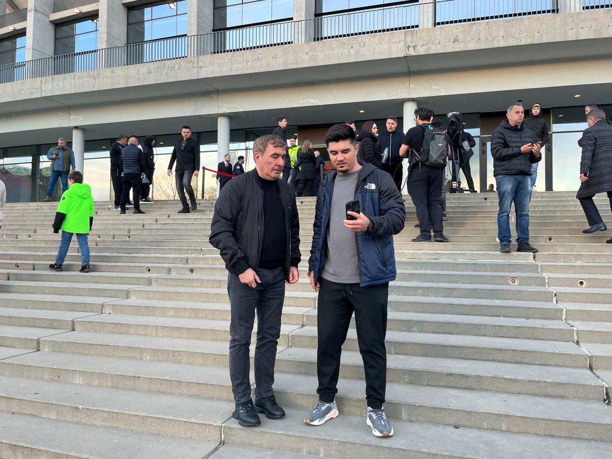 Românii își iau adio de la Mircea Lucescu