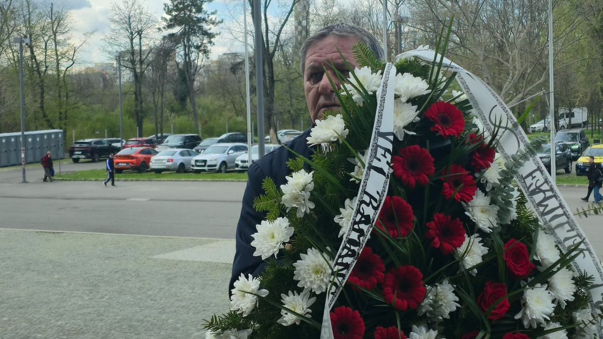 A doua zi de priveghi în memoria lui Mircea Lucescu