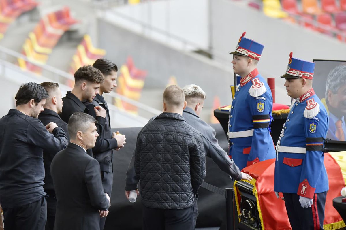 Sicriul lui Mircea Lucescu, depus și azi la Arena Națională » Toate informațiile de la stadion