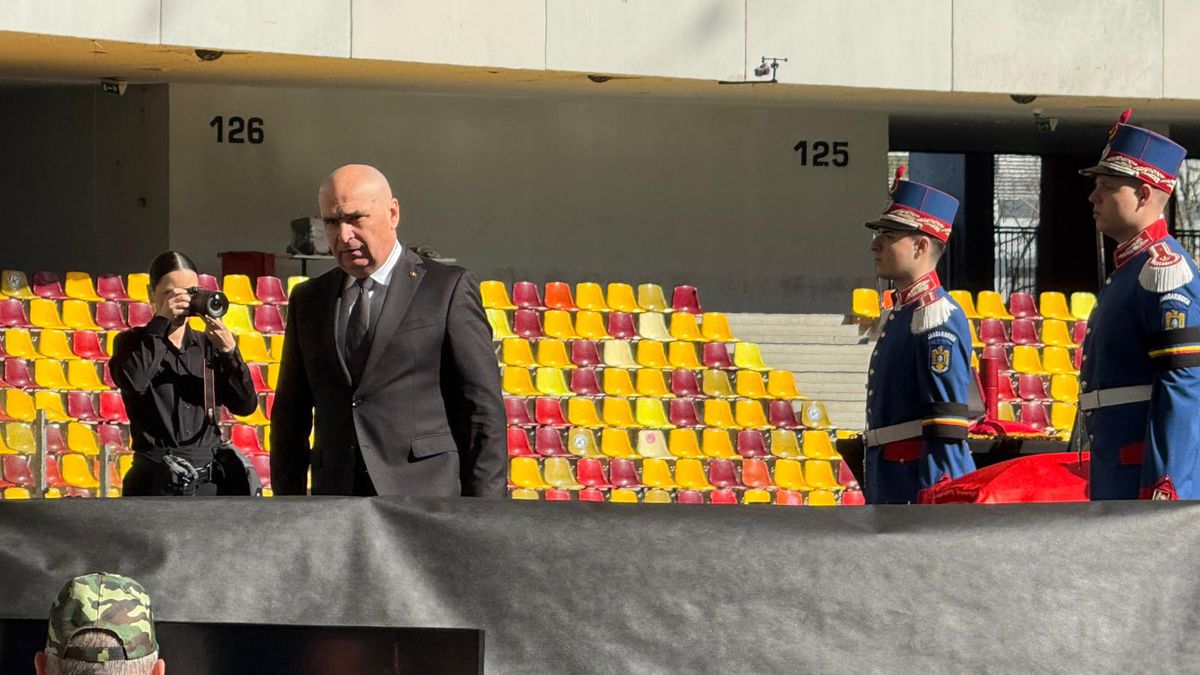 Prim-ministrul Ilie Bolojan și-a luat rămas bun de la Mircea Lucescu