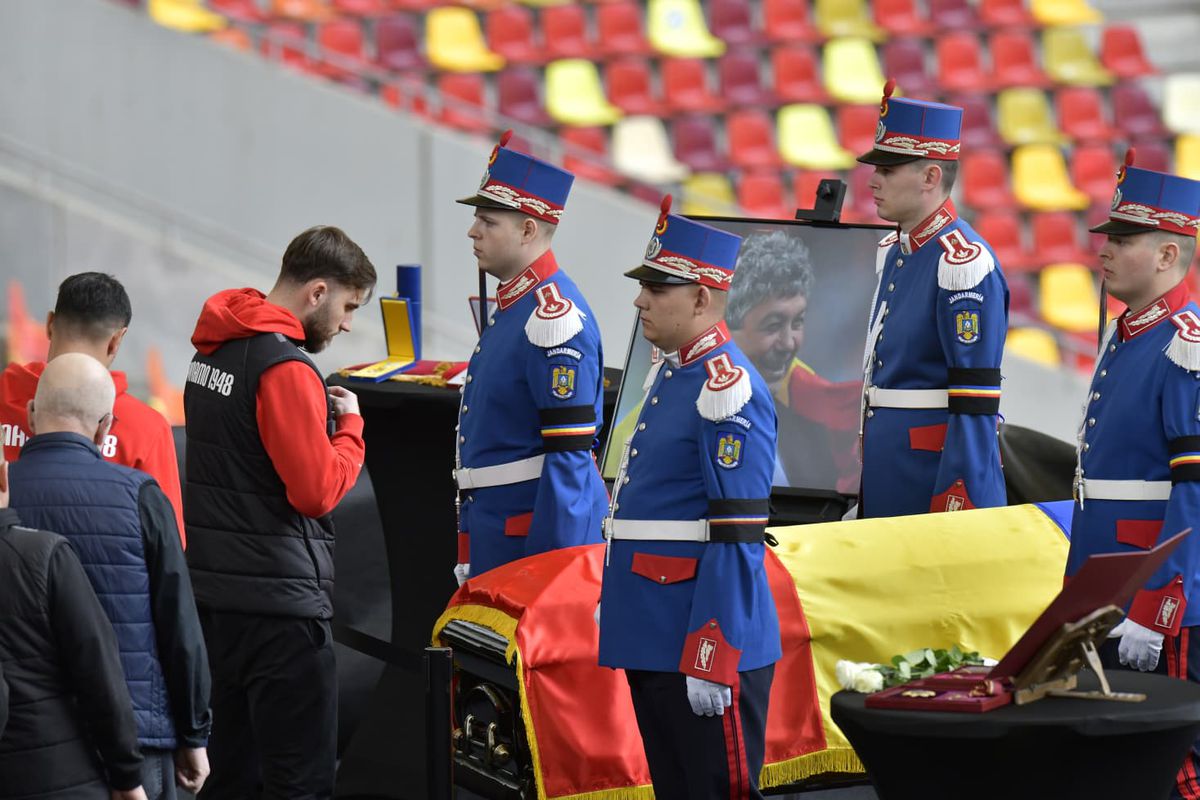 Delegația lui Dinamo, la sicriul lui Mircea Lucescu