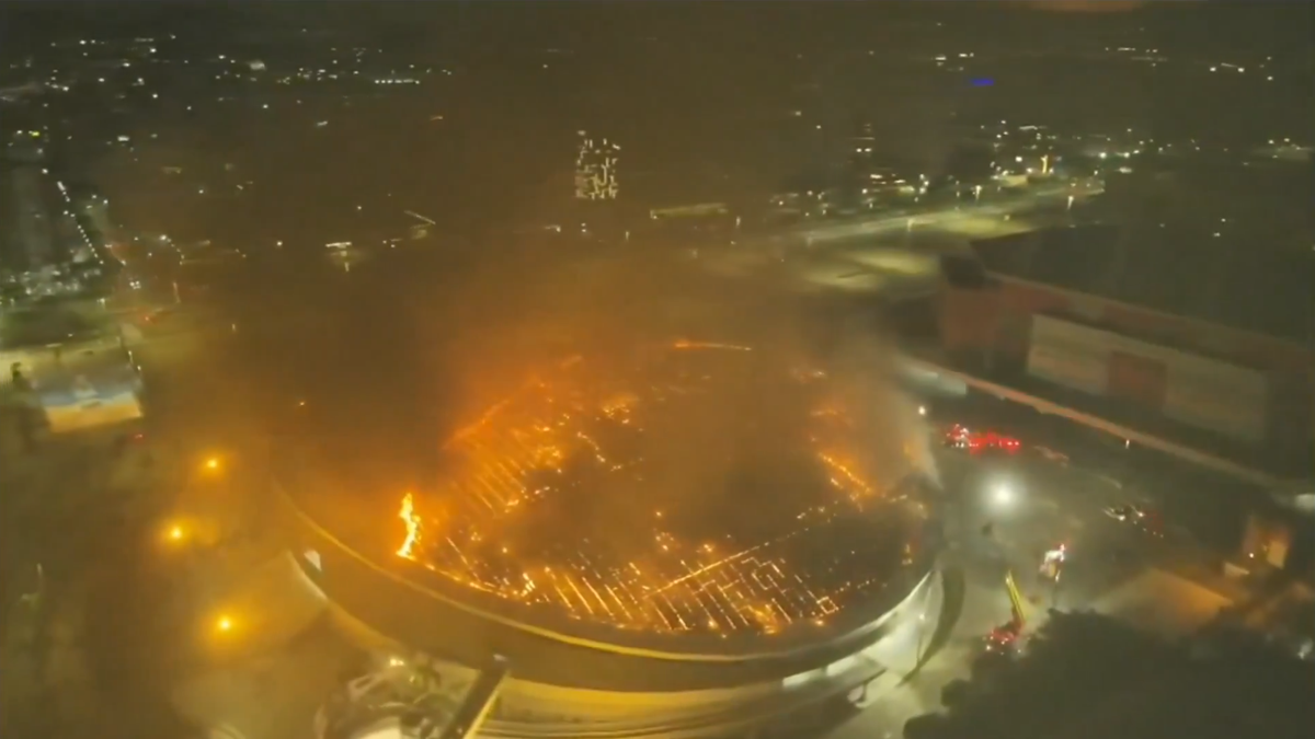 Incendiu la arena olimpică » 80 de pompieri au intervenit de urgență!