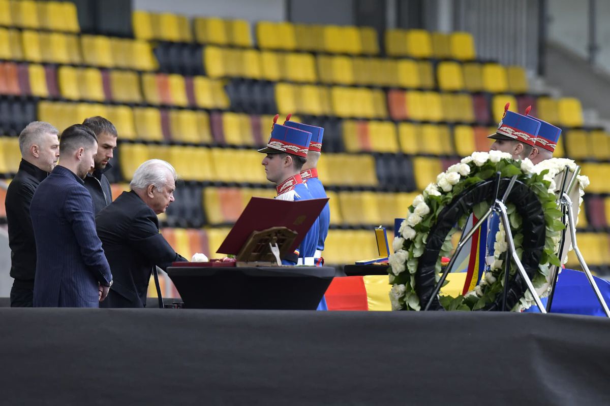 Anghel Iordănescu, devastat la sicriul lui Mircea Lucescu: „Nu o să-l uităm niciodată”