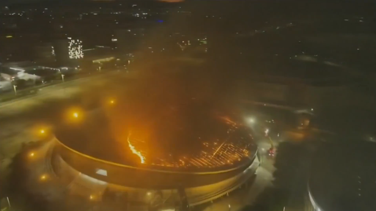 Incendiu la arena olimpică » 80 de pompieri au intervenit de urgență!