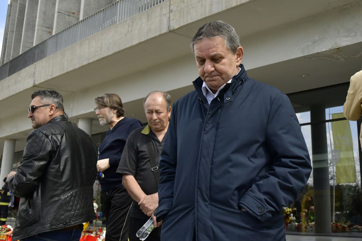 A doua zi de priveghi în memoria lui Mircea Lucescu