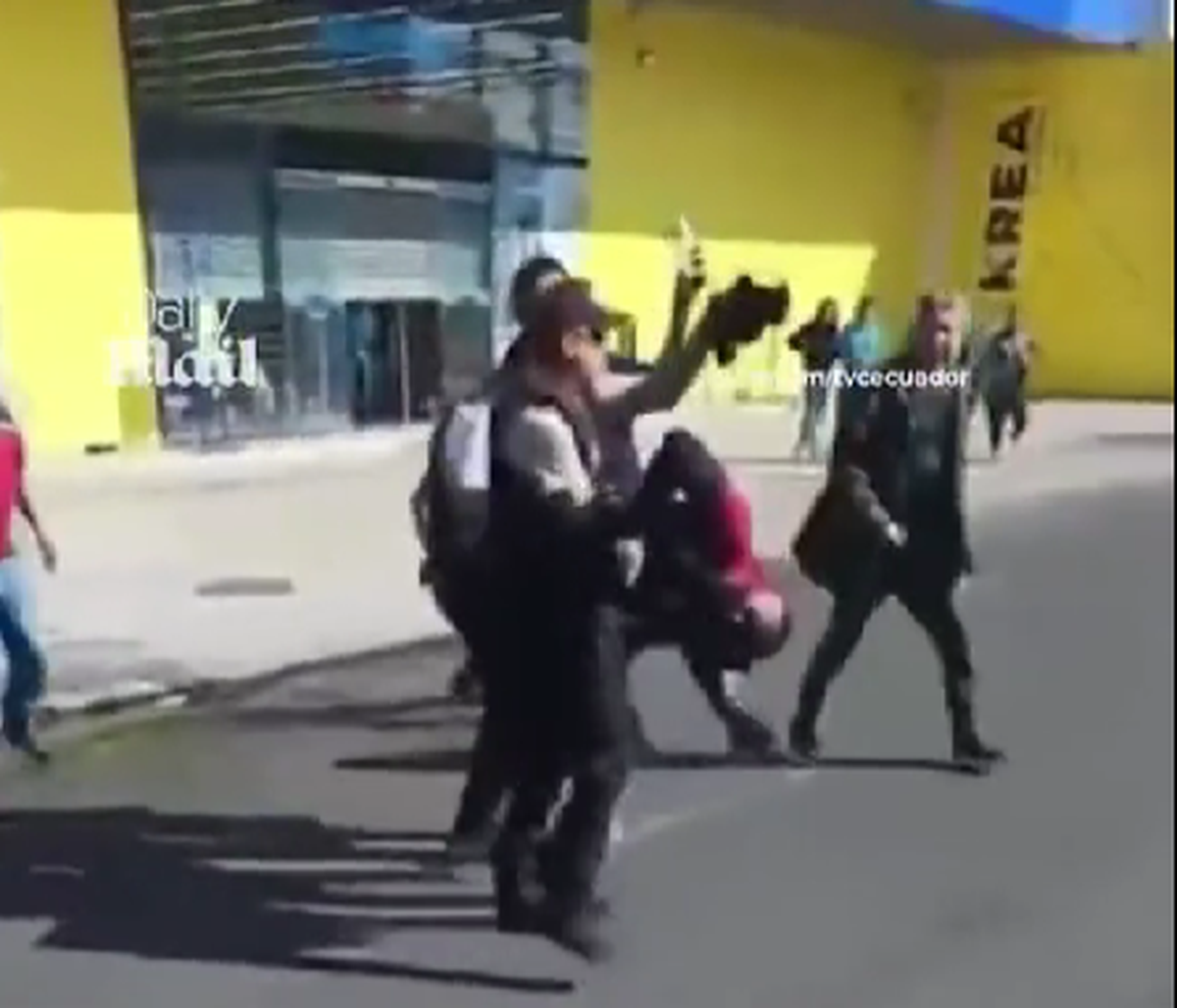 Fost internațional care a jucat la Mondial, arestat după un jaf armat! Scene haotice la reținere