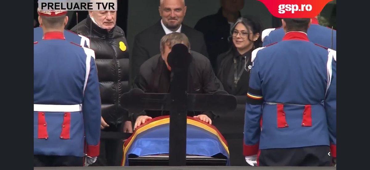 Gică Hagi a venit din nou la priveghiul lui Mircea Lucescu! „Regele”, în lacrimi lângă sicriu