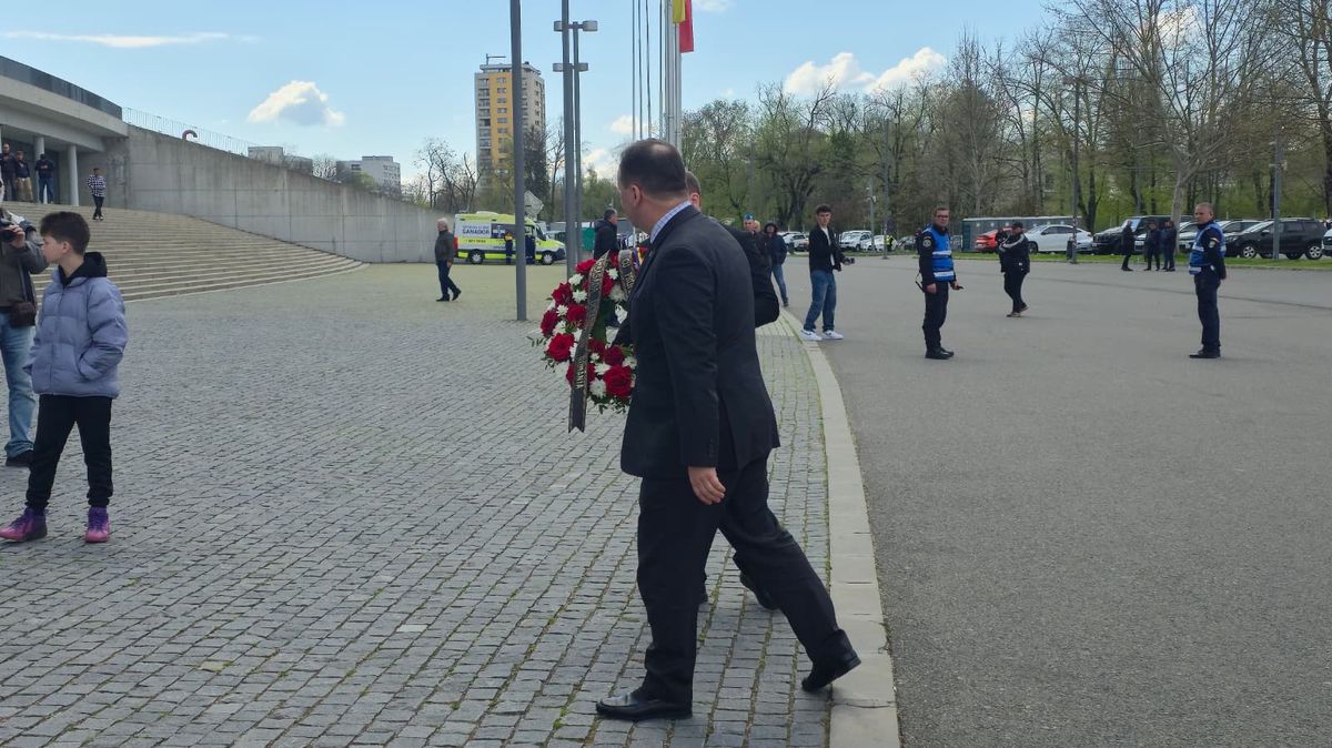 A doua zi de priveghi în memoria lui Mircea Lucescu