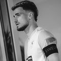 Vlad Dragomir a purtat o banderolă specială, cu numele lui Mircea Lucescu inscripționat / Sursă foto: Instagram Vlad Dragomir